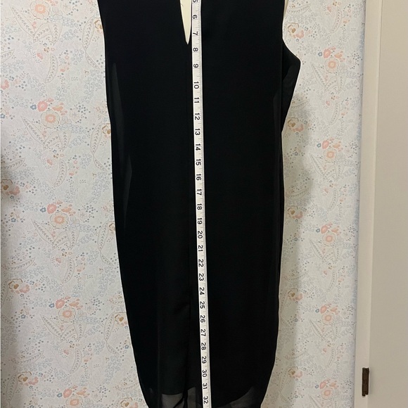 Chic Black Sleeveless Midi Dress - Picture 4 of 6